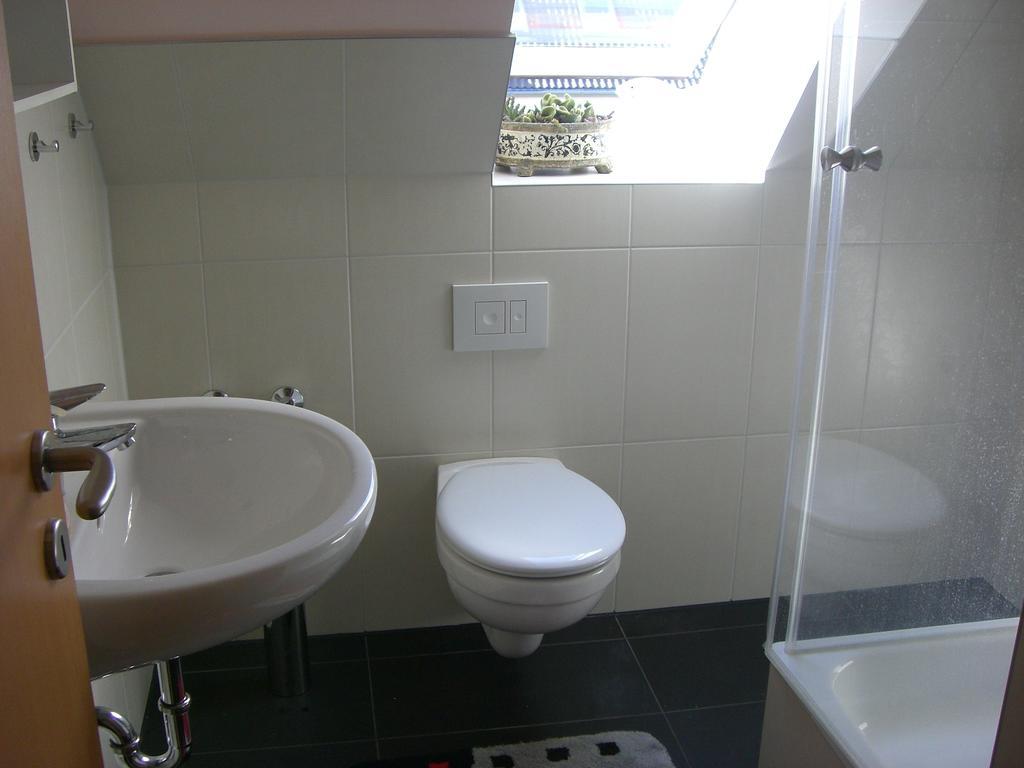 Haus Ostseeatoll Apartment Rostock Phòng bức ảnh