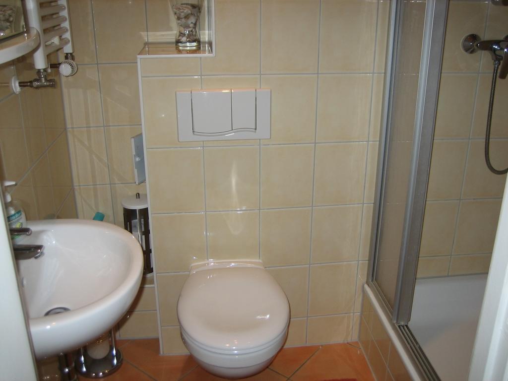 Haus Ostseeatoll Apartment Rostock Phòng bức ảnh