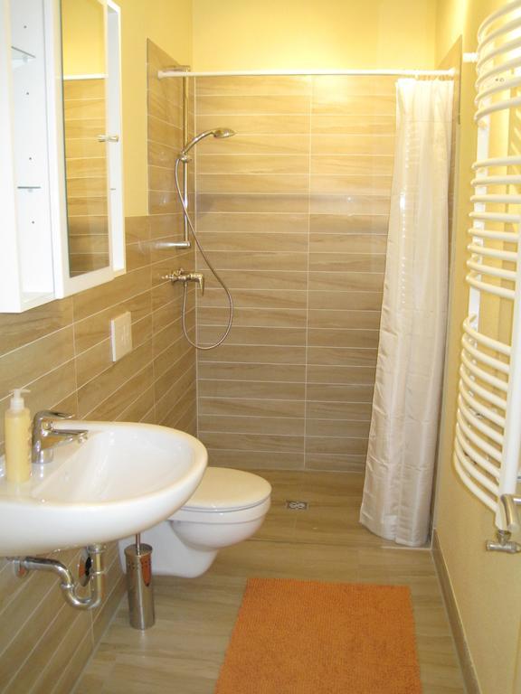 Haus Ostseeatoll Apartment Rostock Phòng bức ảnh